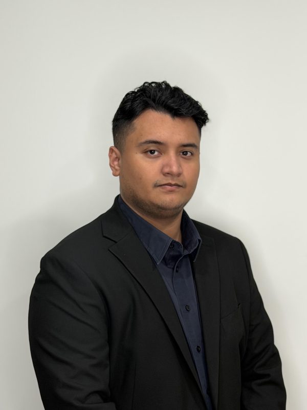 Leonel Naves -Legal Assistant